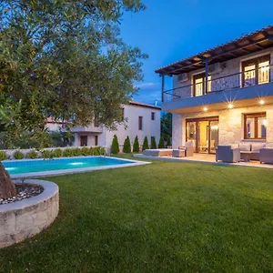 Villa Paradise With Private Pool, Kriopigi